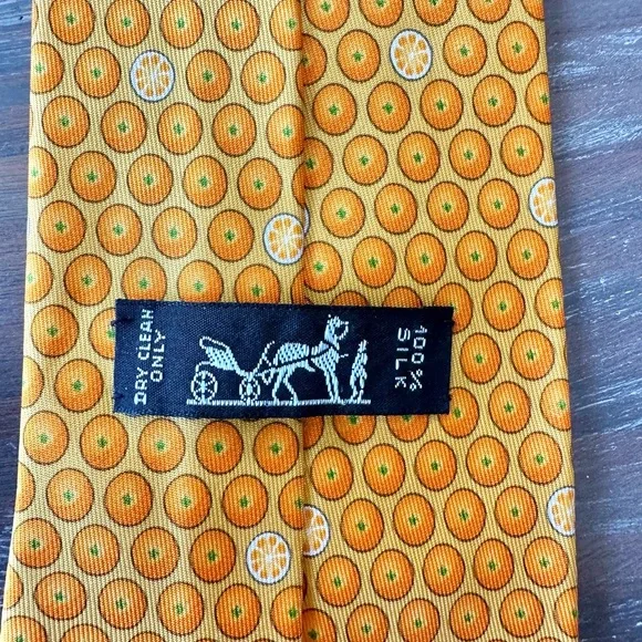 Elegant Hermes Tie - Picture 3 of 5